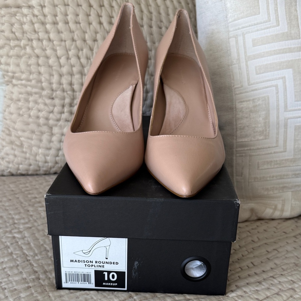 Banana Republic Madison Blush Leather Pointed-Toe Pumps - Women's